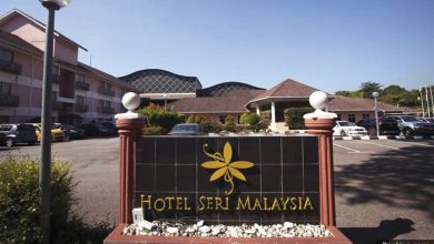 Photo of Hotel Ignores Customers to Please Politicians