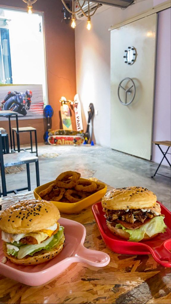 Meat N Bun in Town Bringing Meaty Burgers with a New Concept Ipoh Echo