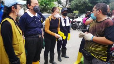 Photo of Michelle Yeoh and Vincent Tan Help Flood Victims