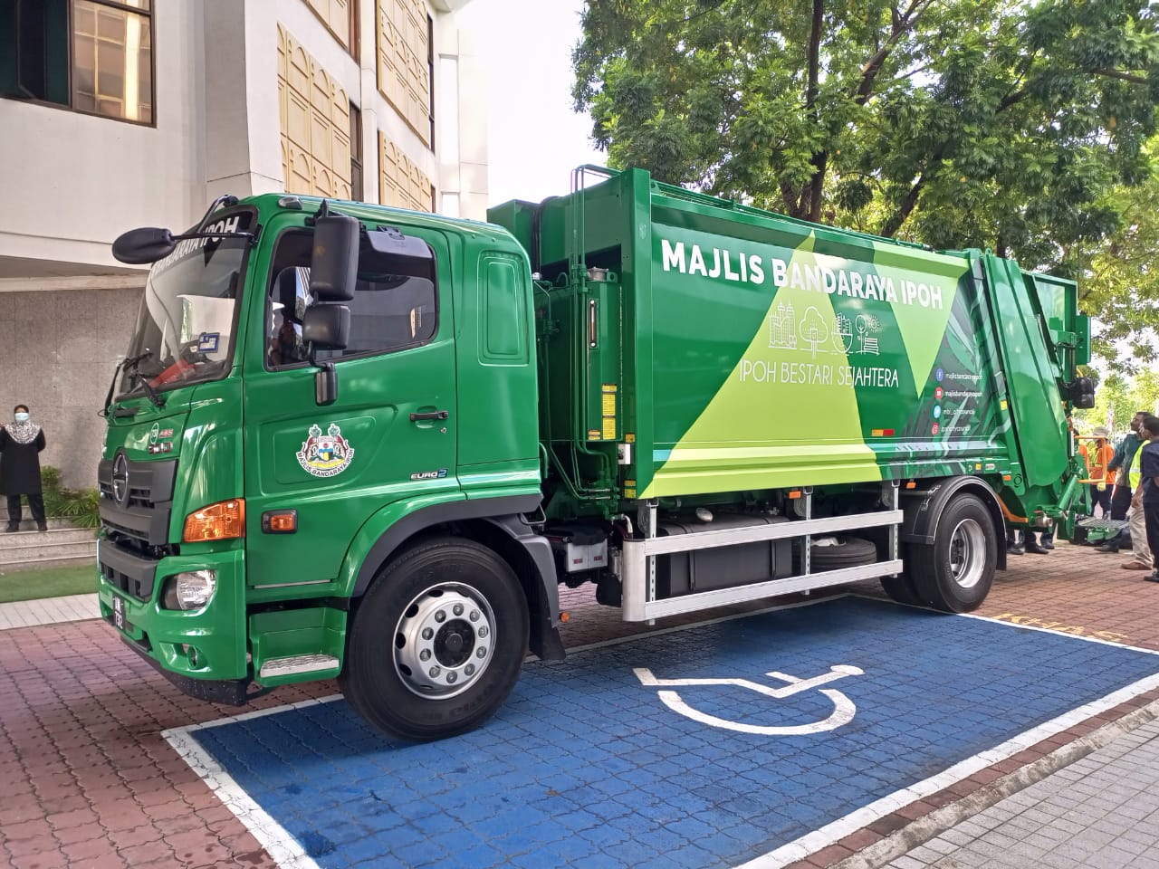New MBI Compactor Garbage Trucks Follow European Standards Ipoh Echo