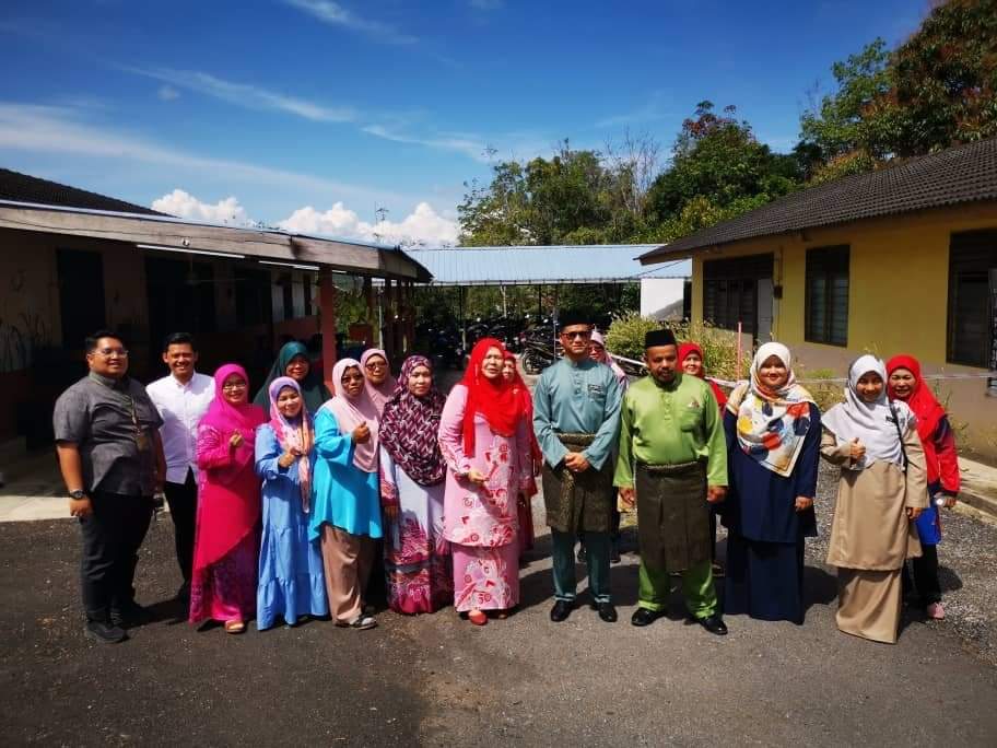 316 SPM students receive stationery donation Ipoh Echo