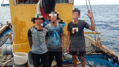 Photo of APMM Perak detained a local fishing boat, three foreign fishermen