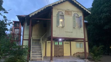 Photo of The yellow house transforms into a ‘living gallery,’ preserving Mandailing heritage from fading away