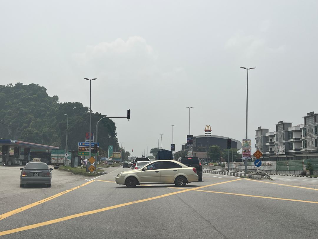 Mbi Lettering Faulty Traffic Lights Raise Accident Concerns | Ipoh Echo