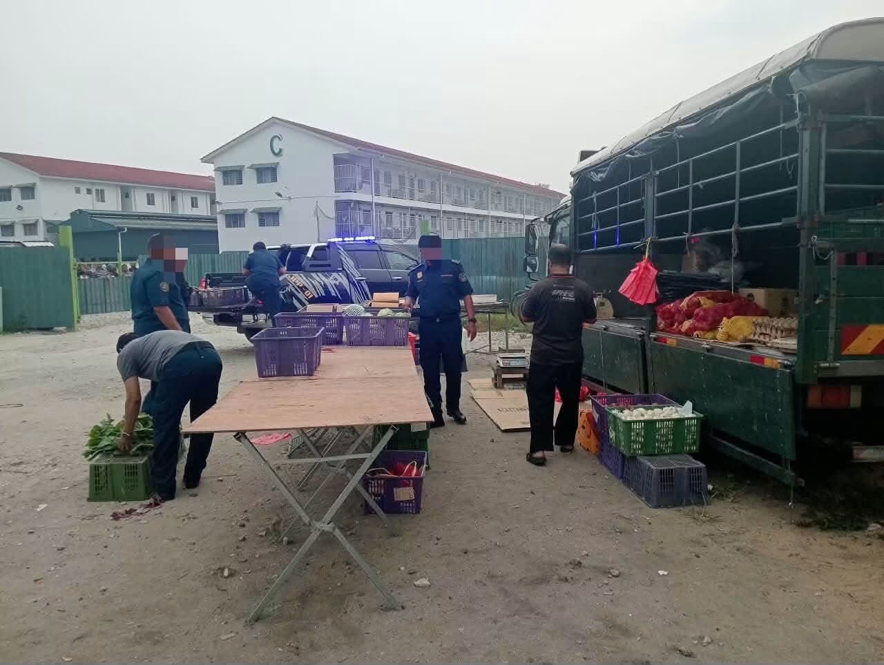 Mbi Lettering Foreign trader’s goods seized for defying enforcement notice | Ipoh Echo